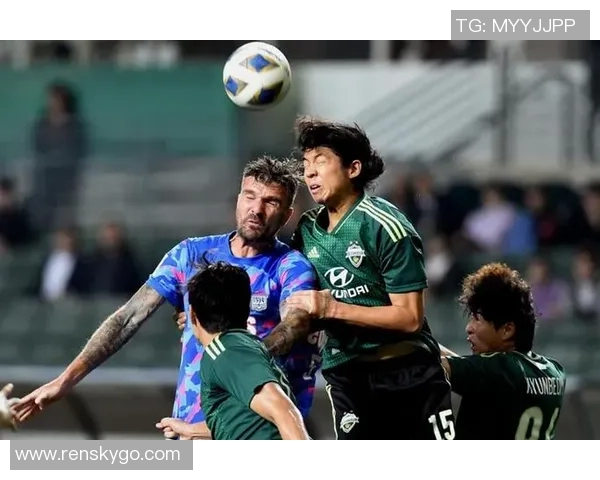 亚冠赛场上柏太阳神与香港杰志的精彩阵容对决分析